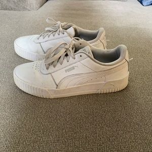 Girls Puma tennis shoes